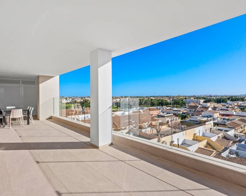 Ático de 3 habitaciones en Los Alcázares en venta con piscina - 419.900 € (Ref: 9633021)