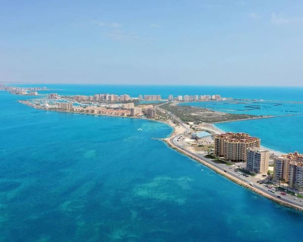 Ático de 2 habitaciones en La Manga del Mar Menor en venta con piscina - 385.000 € (Ref: 9633084)