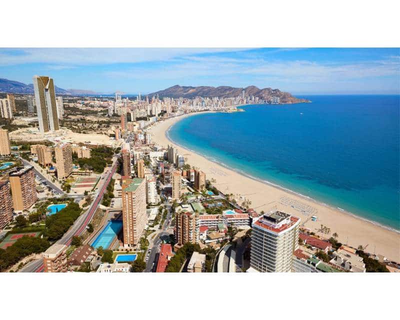 Apartamento de 2 habitaciones en Benidorm en venta con piscina - 403.950 € (Ref: 9633112)