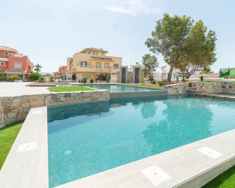 Bungalow de 3 habitaciones en Torrevieja en venta con piscina - 289.900 € (Ref: 9633159)