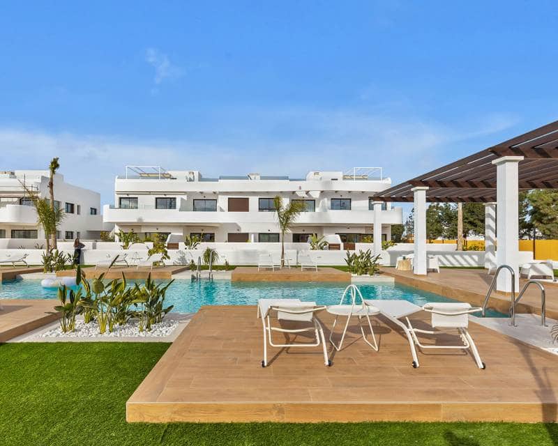 3 soveværelse Lejlighed til salg i Los Alcazares med swimmingpool - € 319.900 (Ref: 9633222)