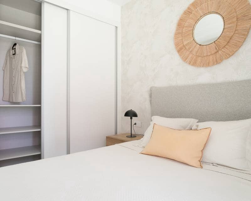 Apartamento de 2 habitaciones en Torrevieja en venta con piscina - 325.000 € (Ref: 9633290)