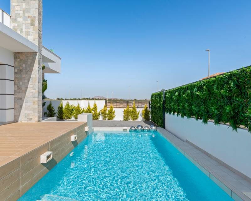 Chalet de 3 habitaciones en Los Alcázares en venta con piscina - 544.841 € (Ref: 9633347)