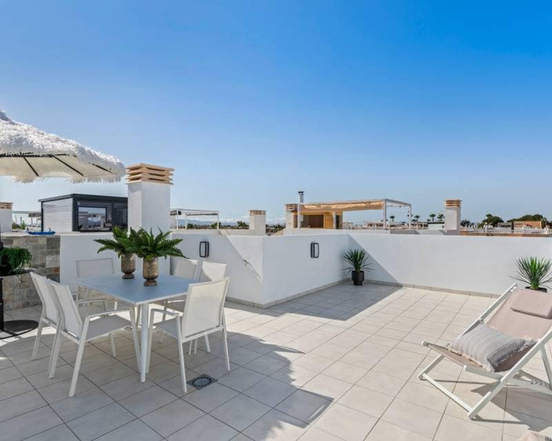 Chalet de 3 habitaciones en Los Alcázares en venta con piscina - 544.841 € (Ref: 9633347)