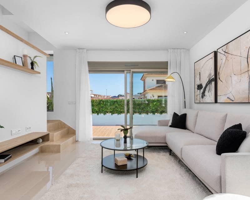 Chalet de 3 habitaciones en Los Alcázares en venta con piscina - 544.841 € (Ref: 9633347)