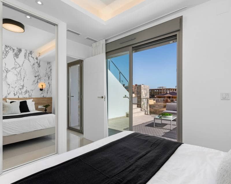 Chalet de 3 habitaciones en Los Alcázares en venta con piscina - 544.841 € (Ref: 9633347)