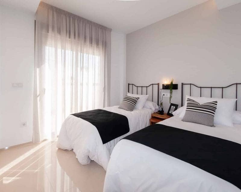 Chalet de 3 habitaciones en Los Alcázares en venta con piscina - 544.841 € (Ref: 9633347)