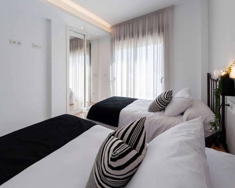 Chalet de 3 habitaciones en Los Alcázares en venta con piscina - 544.841 € (Ref: 9633347)