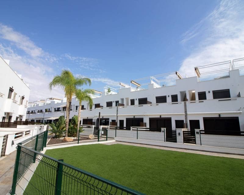3 soveværelse Rækkehus til salg i Pilar de la Horadada med swimmingpool - € 354.900 (Ref: 9633357)