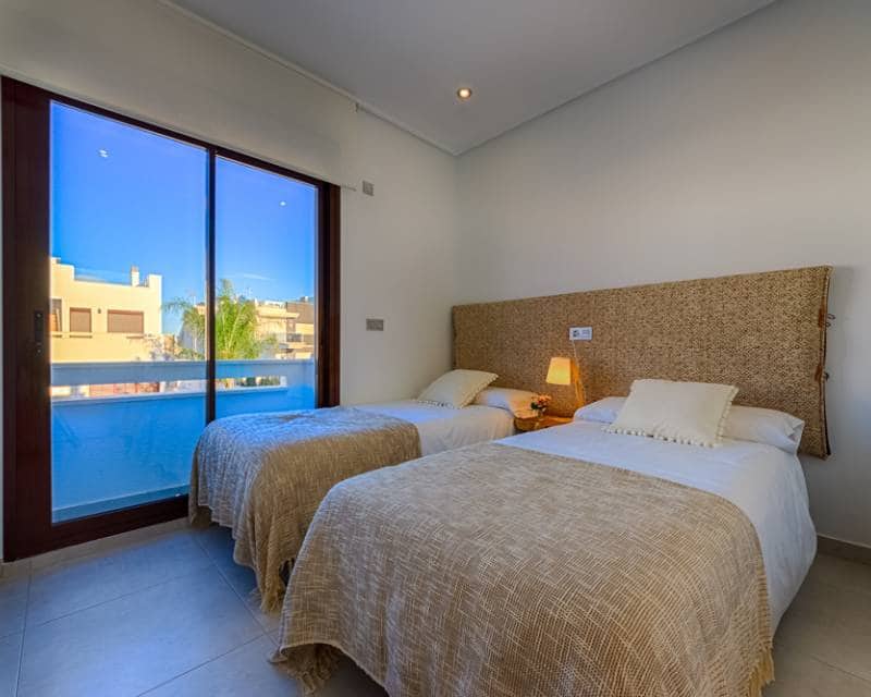 3 soveværelse Rækkehus til salg i Pilar de la Horadada med swimmingpool - € 354.900 (Ref: 9633357)