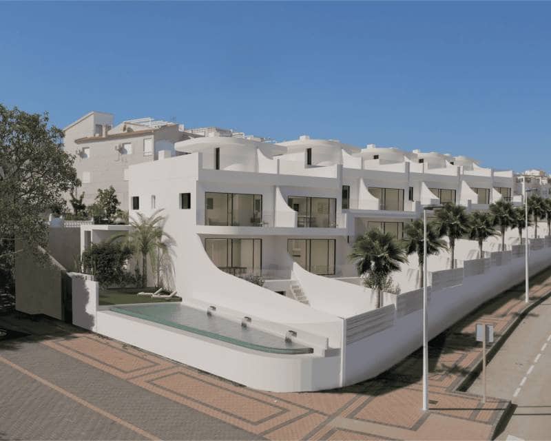 2 soverom Bungalow til salgs i Torrevieja med svømmebasseng - € 620 000 (Ref: 9633360)