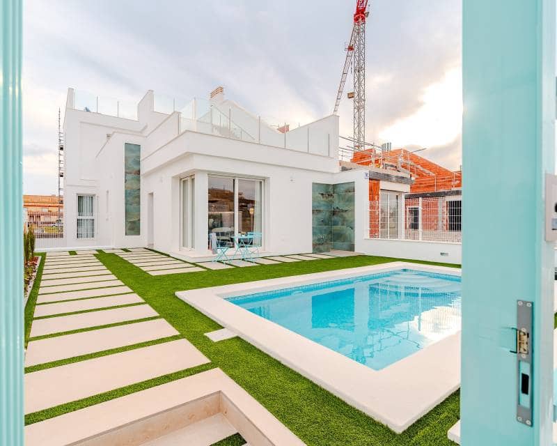 3 sypialnia Willa na sprzedaż w Los Alcazares z basenem - 467 000 € (Ref: 9633412)