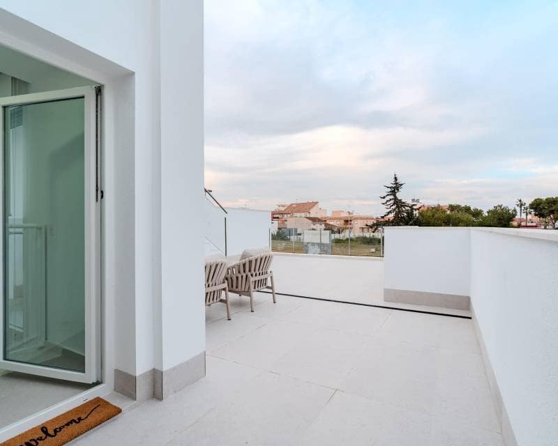3 sypialnia Willa na sprzedaż w Los Alcazares z basenem - 467 000 € (Ref: 9633412)