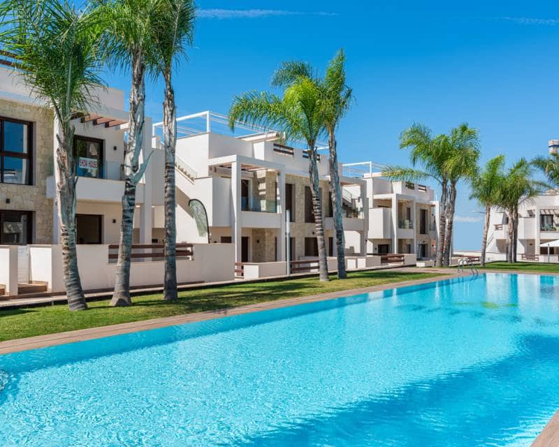 2 soverom Bungalow til salgs i Torrevieja med svømmebasseng - € 285 000 (Ref: 9633449)