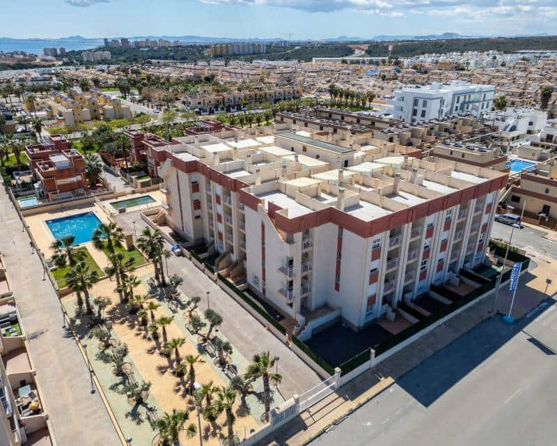 2 makuuhuone Huoneisto myytävänä paikassa Orihuela Costa mukana uima-altaan - 179 500 € (Ref: 9633456)
