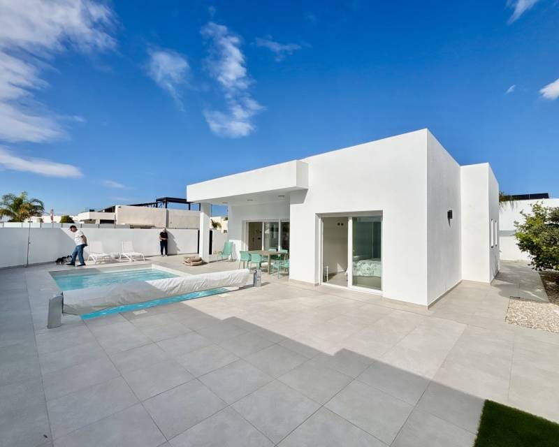 3 bedroom Villa for sale in Benijofar - € 569,500 (Ref: 9633503)