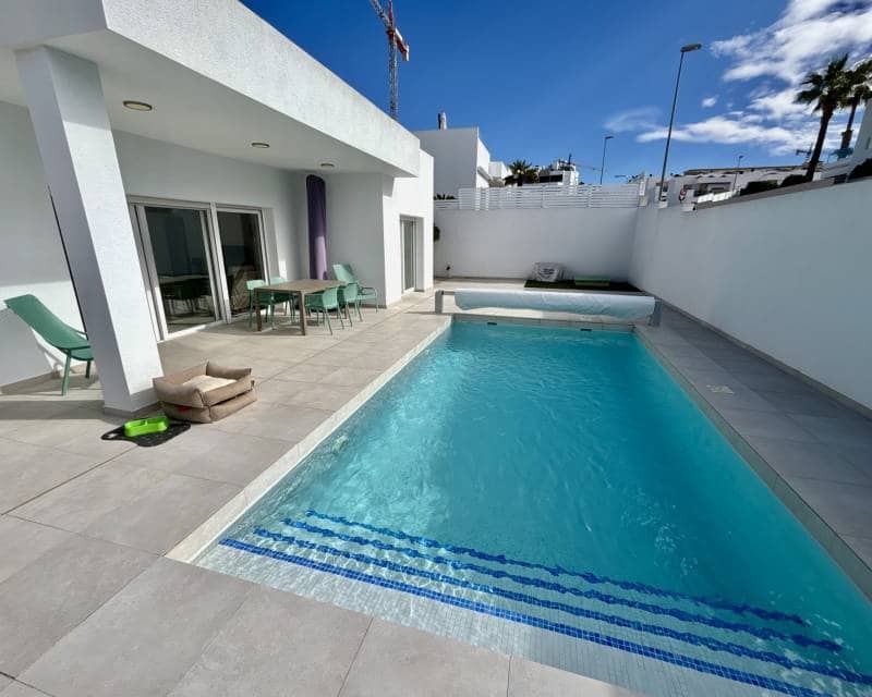 3 bedroom Villa for sale in Benijofar - € 569,500 (Ref: 9633503)