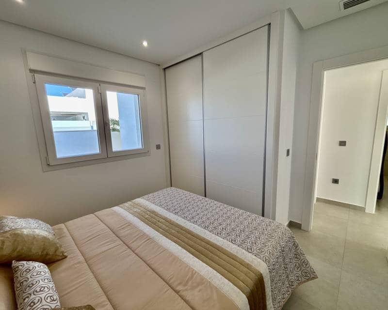 3 bedroom Villa for sale in Benijofar - € 569,500 (Ref: 9633503)