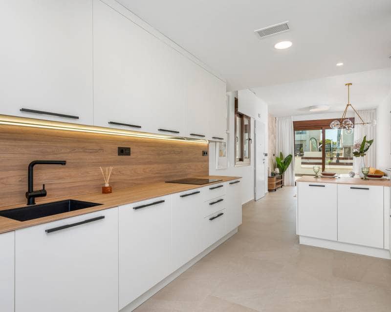 Bungalow de 2 habitaciones en Torrevieja en venta con piscina - 285.000 € (Ref: 9633517)