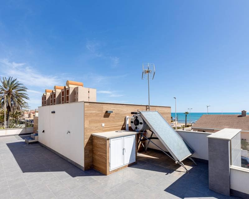 4 makuuhuone Huvila myytävänä paikassa La Mata - 940 000 € (Ref: 9633651)