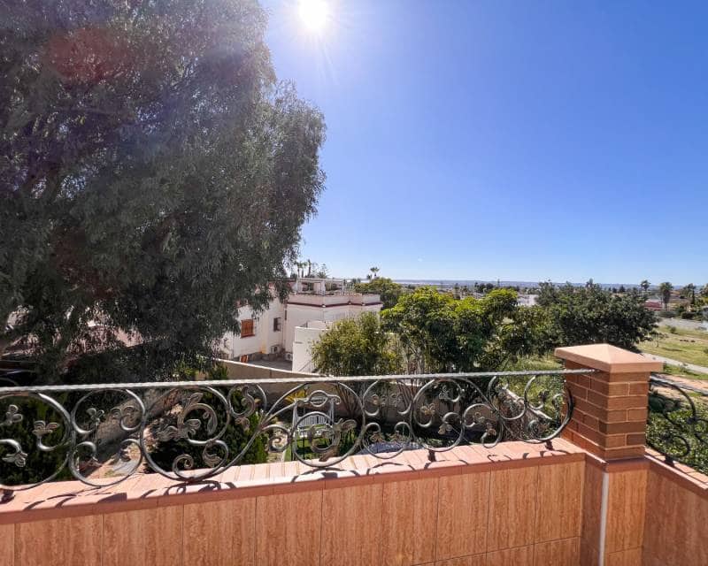 5 soveværelse Villa til salg i Ciudad Quesada med swimmingpool garage - € 630.000 (Ref: 9634792)