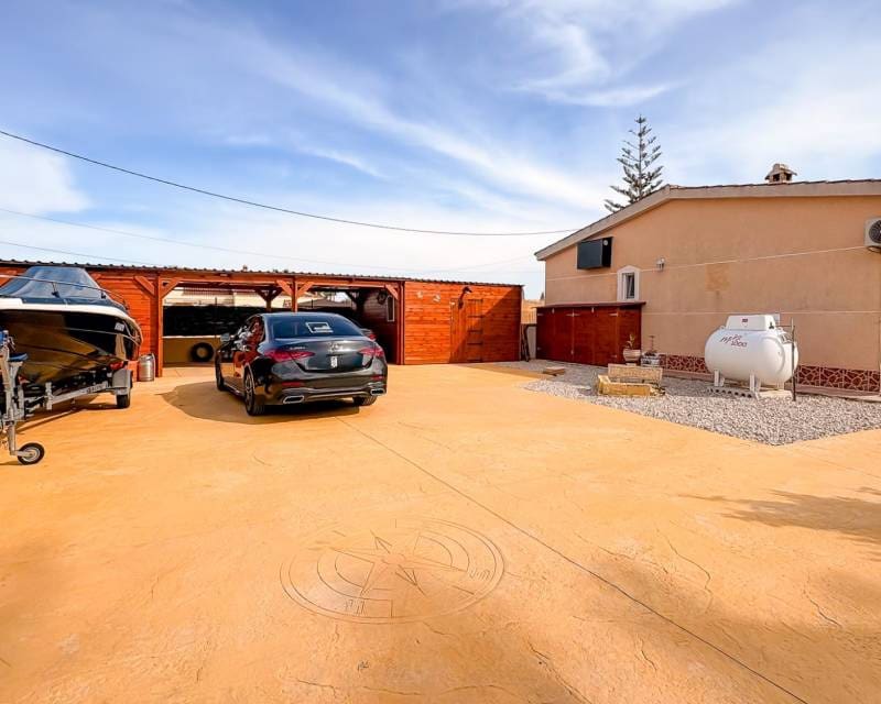 3 bedroom Villa for sale in Catral with pool garage - € 429,500 (Ref: 9635208)