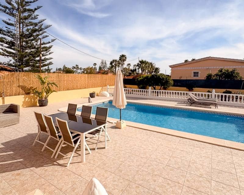 3 bedroom Villa for sale in Catral with pool garage - € 429,500 (Ref: 9635208)