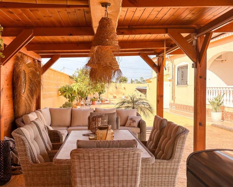 3 bedroom Villa for sale in Catral with pool garage - € 429,500 (Ref: 9635208)