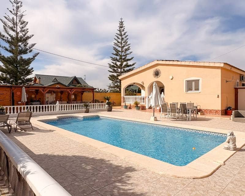 3 bedroom Villa for sale in Catral with pool garage - € 429,500 (Ref: 9635208)
