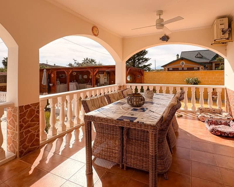 3 bedroom Villa for sale in Catral with pool garage - € 429,500 (Ref: 9635208)