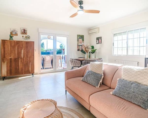 3 makuuhuone Huvila myytävänä paikassa Catral mukana uima-altaan 
autotalli - 429 500 € (Ref: 9635209)