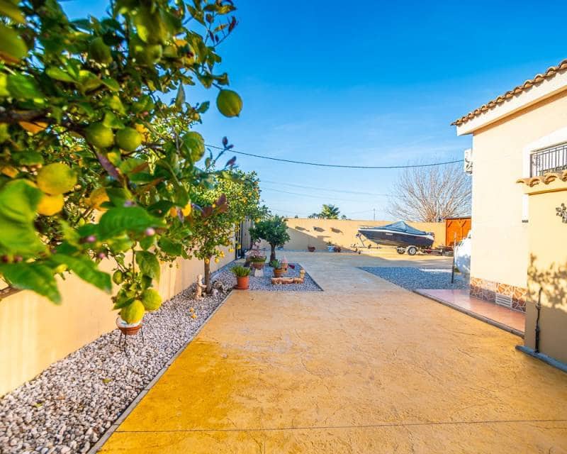 3 bedroom Villa for sale in Catral with pool garage - € 429,500 (Ref: 9635209)