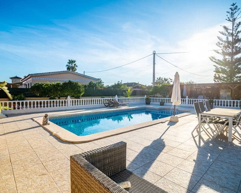 3 bedroom Villa for sale in Catral with pool garage - € 429,500 (Ref: 9635209)