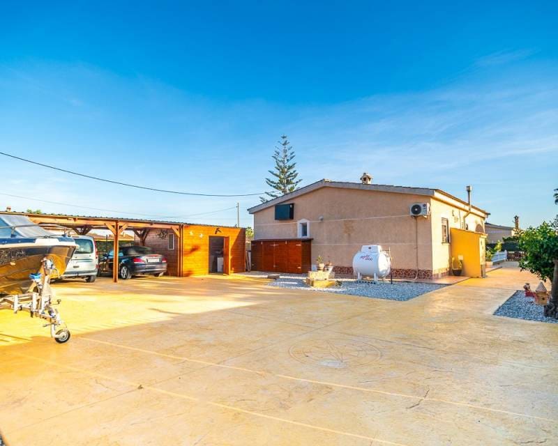 3 bedroom Villa for sale in Catral with pool garage - € 429,500 (Ref: 9635209)