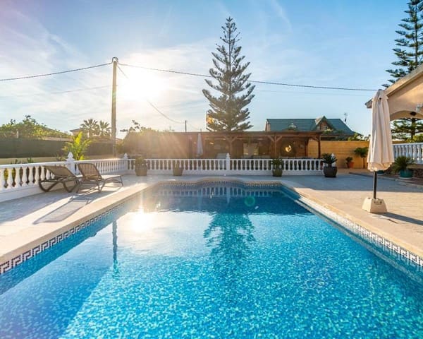 3 makuuhuone Huvila myytävänä paikassa Catral mukana uima-altaan 
autotalli - 429 500 € (Ref: 9635209)