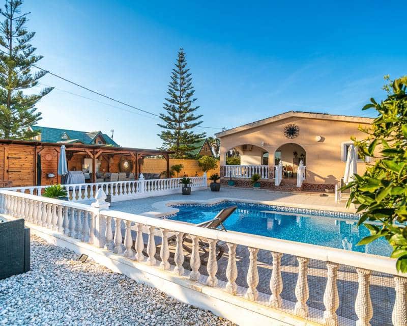 3 bedroom Villa for sale in Catral with pool garage - € 429,500 (Ref: 9635209)