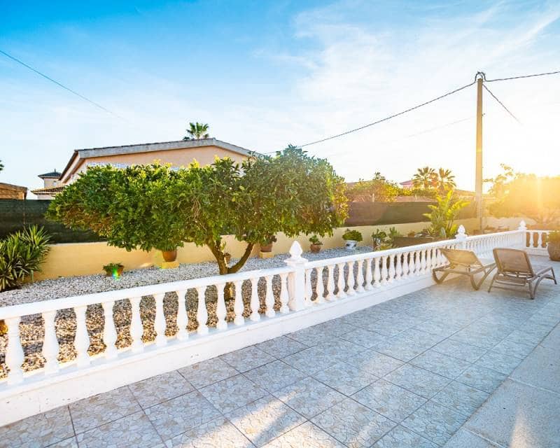 3 bedroom Villa for sale in Catral with pool garage - € 429,500 (Ref: 9635209)