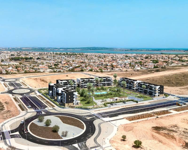 2 soverom Penthouse til salgs i Torrevieja med svømmebasseng - € 334 000 (Ref: 9641114)