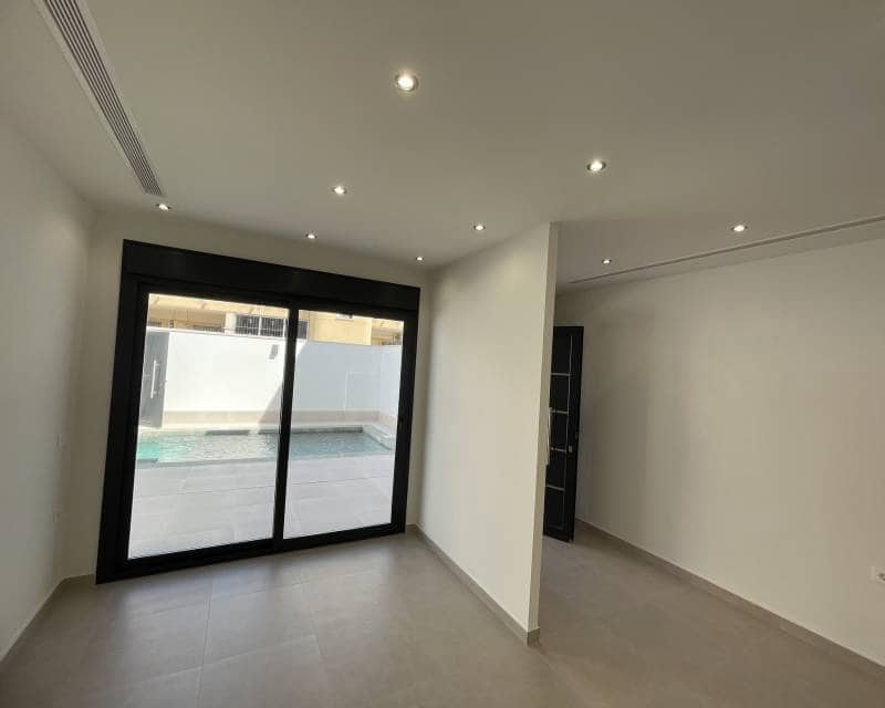 Chalet de 3 habitaciones en Heredades en venta - 359.900 € (Ref: 9641183)