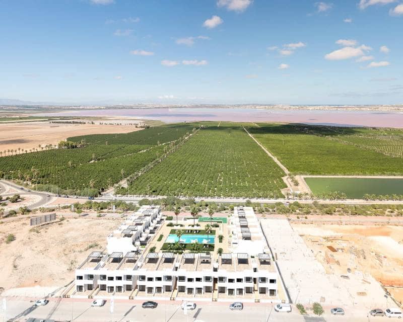 2 sypialnia Bungalow na sprzedaż w Torrevieja z basenem - 329 900 € (Ref: 9641227)