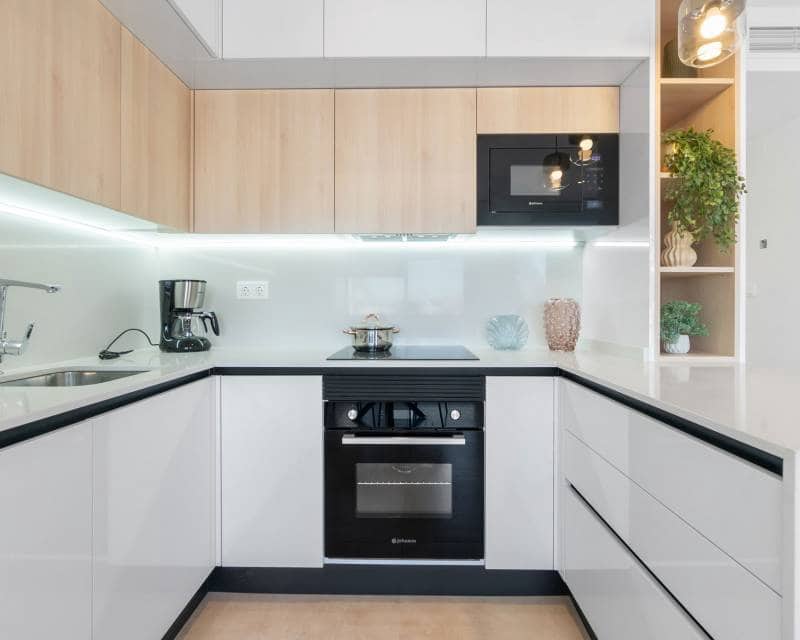 2 sypialnia Bungalow na sprzedaż w Torrevieja z basenem - 329 900 € (Ref: 9641227)