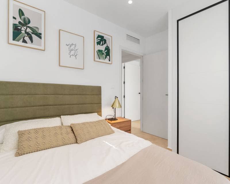 2 sypialnia Bungalow na sprzedaż w Torrevieja z basenem - 329 900 € (Ref: 9641227)