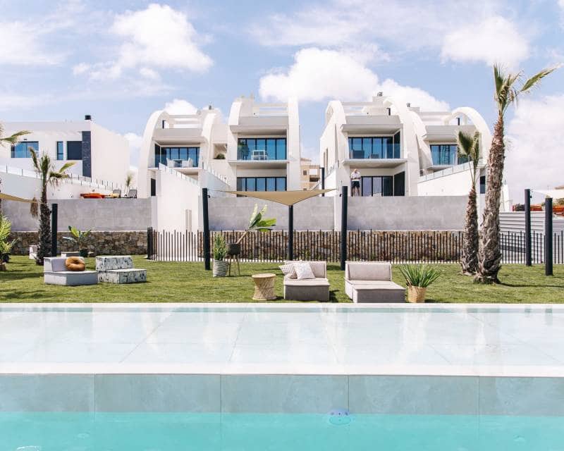 Bungalow de 4 habitaciones en Ciudad Quesada en venta con piscina - 599.000 € (Ref: 9641376)