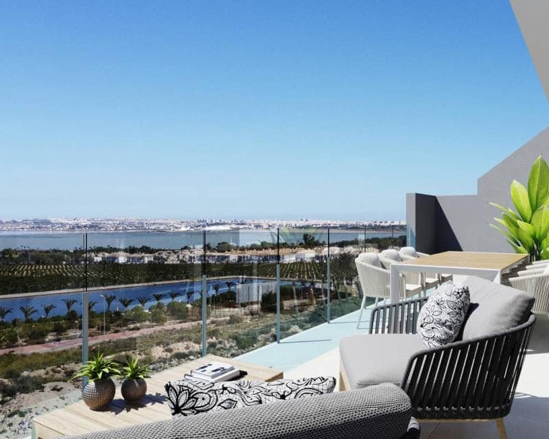 2 soveværelse Penthouse til salg i Torrevieja med swimmingpool - € 330.000 (Ref: 9642536)