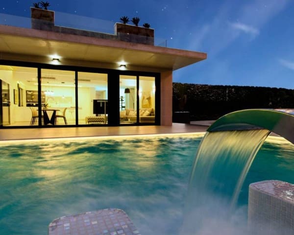 Chalet de 4 habitaciones en Dehesa de Campoamor, Orihuela en venta - 1.195.000 € (Ref: 9642551)