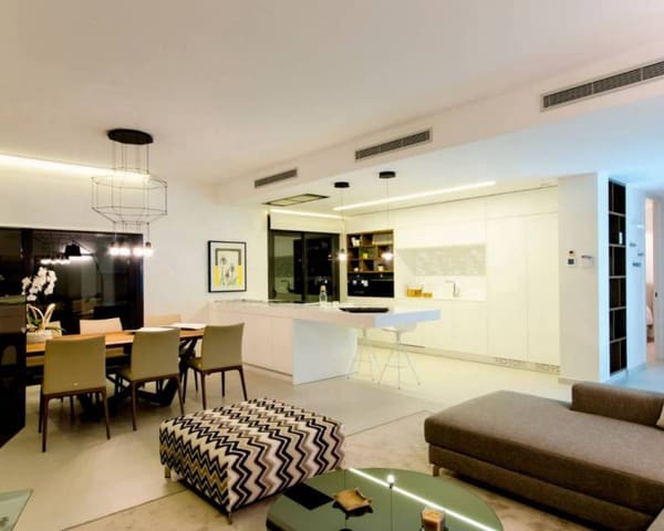 Chalet de 4 habitaciones en Dehesa de Campoamor, Orihuela en venta - 1.195.000 € (Ref: 9642551)