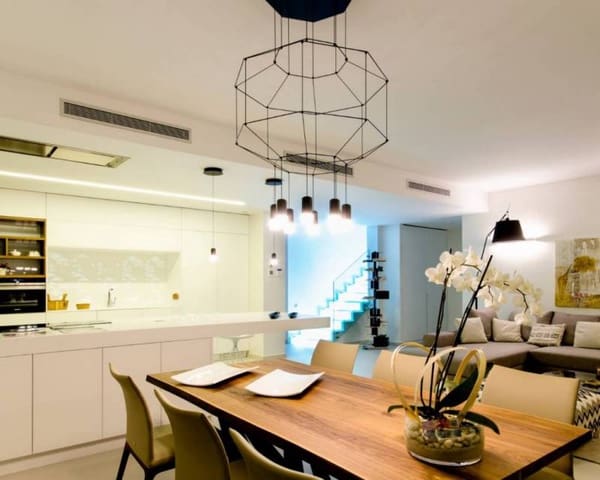 Chalet de 4 habitaciones en Dehesa de Campoamor, Orihuela en venta - 1.195.000 € (Ref: 9642551)