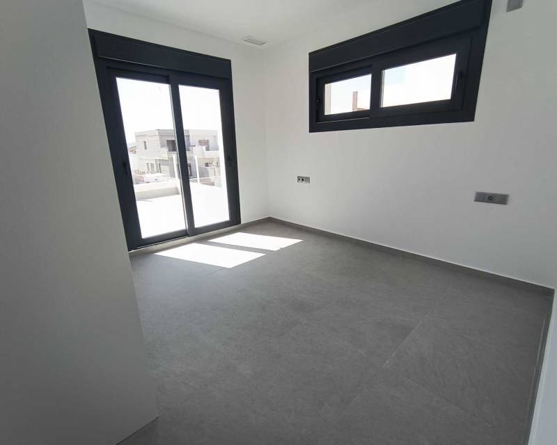 3 Zimmer Villa zu verkaufen in Daya Nueva mit Pool - 317.000 € (Ref: 9642565)