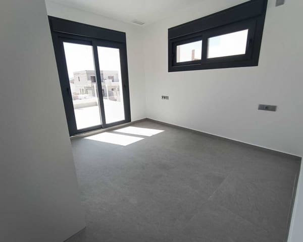 Chalet de 3 habitaciones en Daya Nueva en venta con piscina - 317.000 € (Ref: 9642565)
