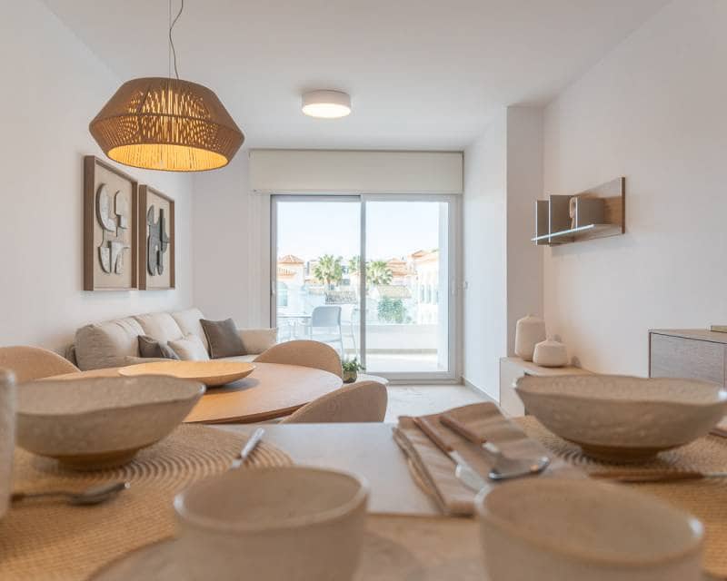 Apartamento de 2 habitaciones en Playa Flamenca en venta con piscina - 325.000 € (Ref: 9642566)